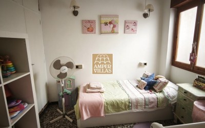 A village house in Altea la Vella on 2 floors with several terraces.